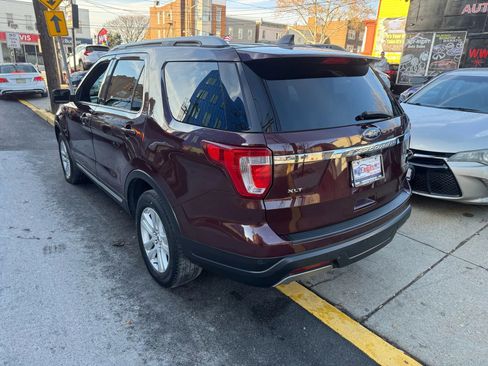 Used 2019 Ford Explorer XLT image 11