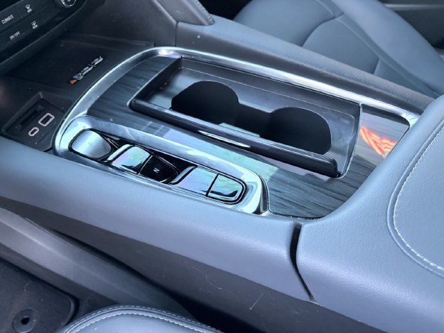 Used 2023 Buick Enclave Essence FWD image 7