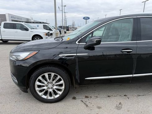 Used 2021 Buick Enclave Essence w/ Sound and Sites Package image 4