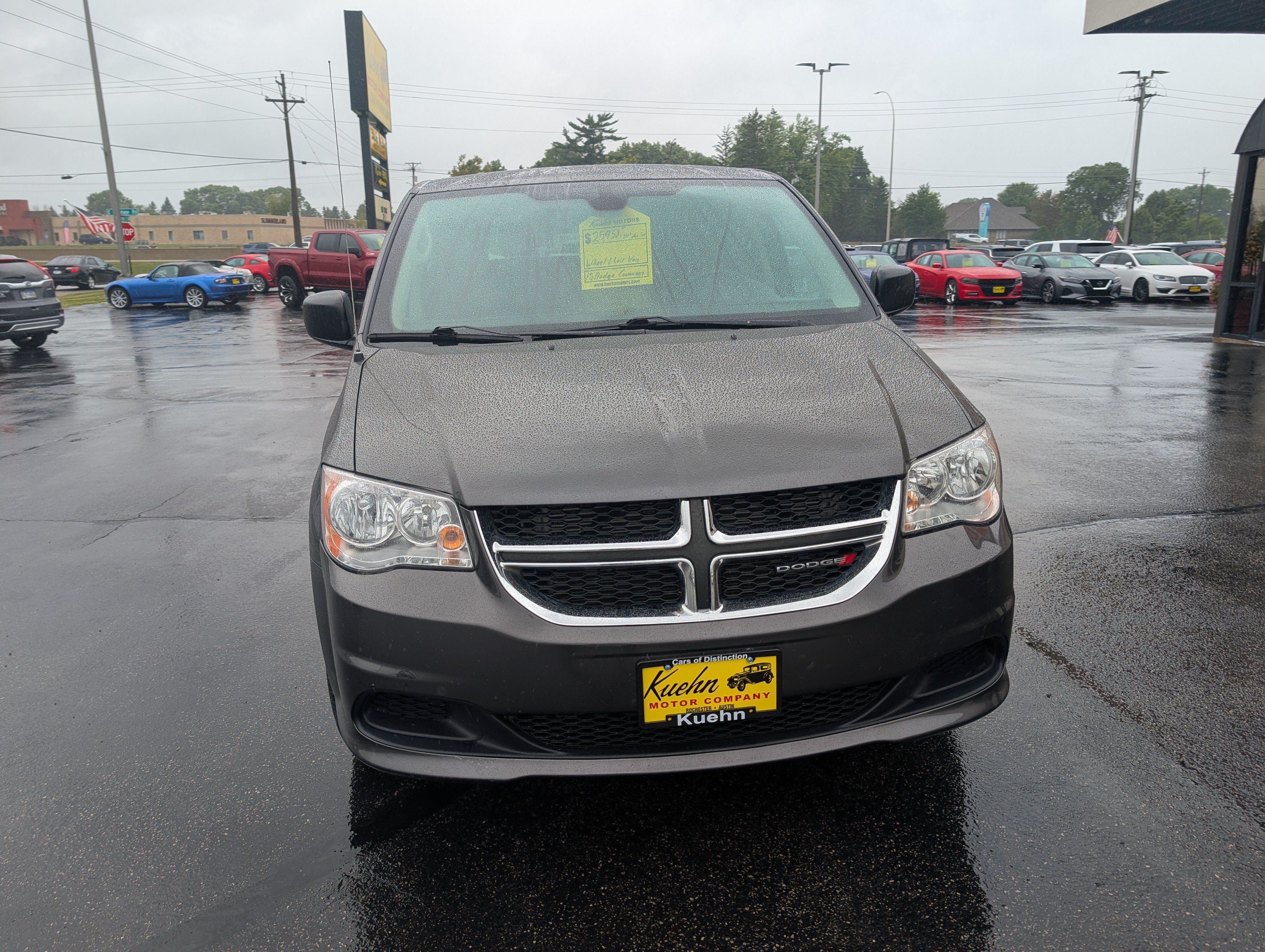 Used 2018 Dodge Grand Caravan SE w/ UConnect Hands-Free Group FWD image 3