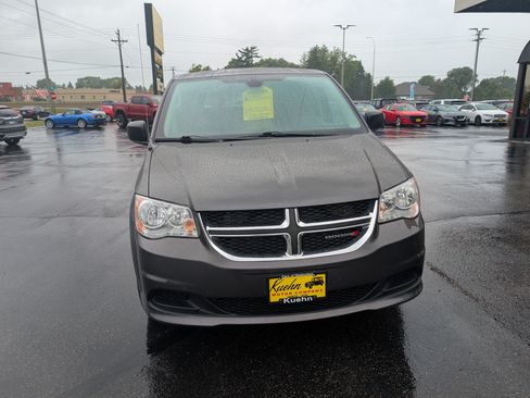 Used 2018 Dodge Grand Caravan SE w/ UConnect Hands-Free Group FWD image 3