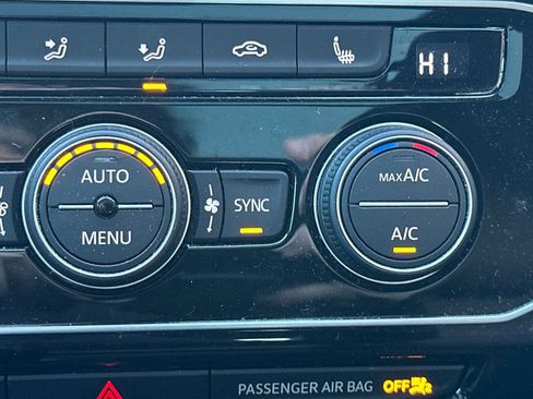 Used 2022 Volkswagen Atlas SE image 30