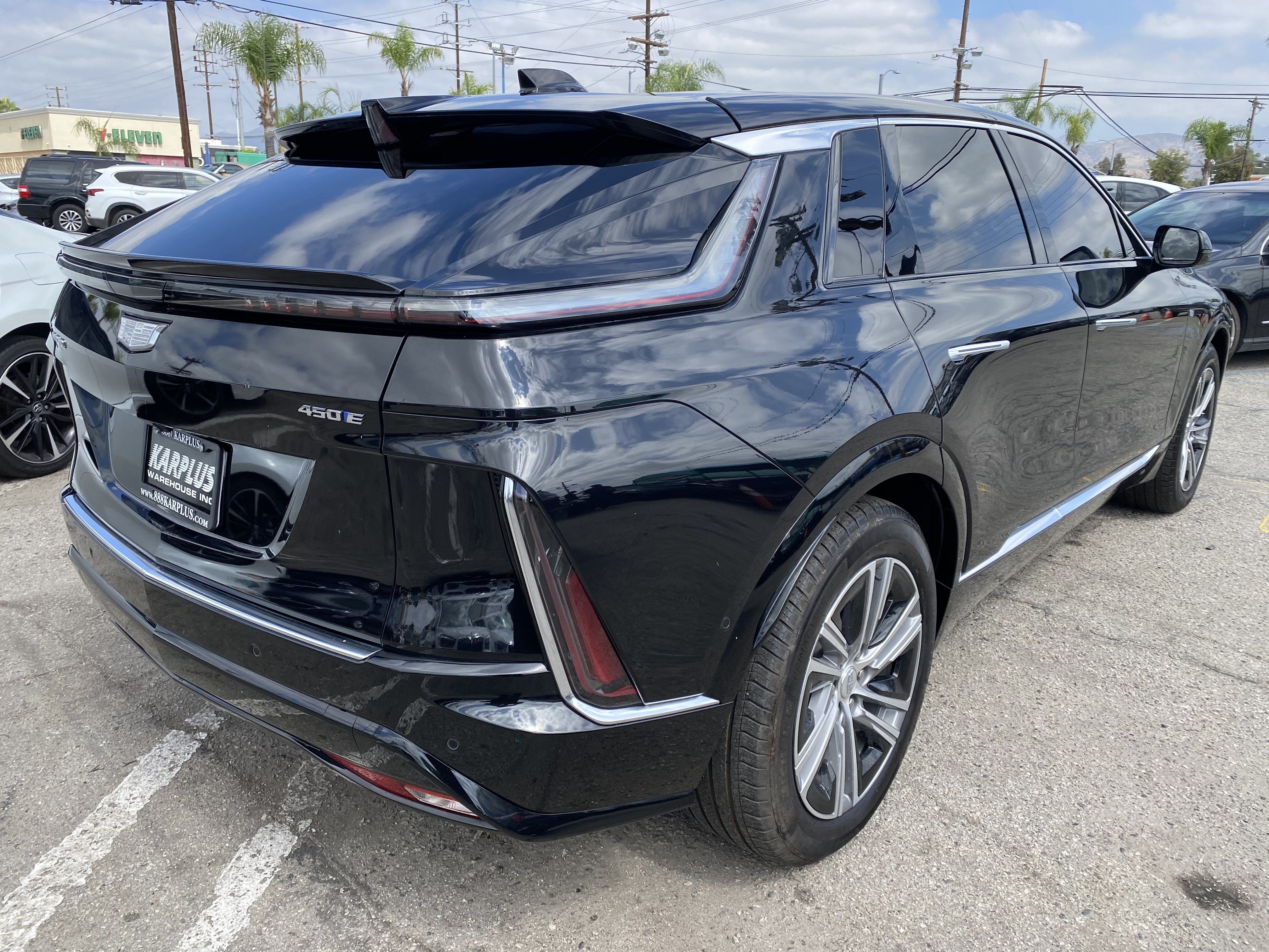 Used 2024 Cadillac Lyriq Luxury RWD image 11