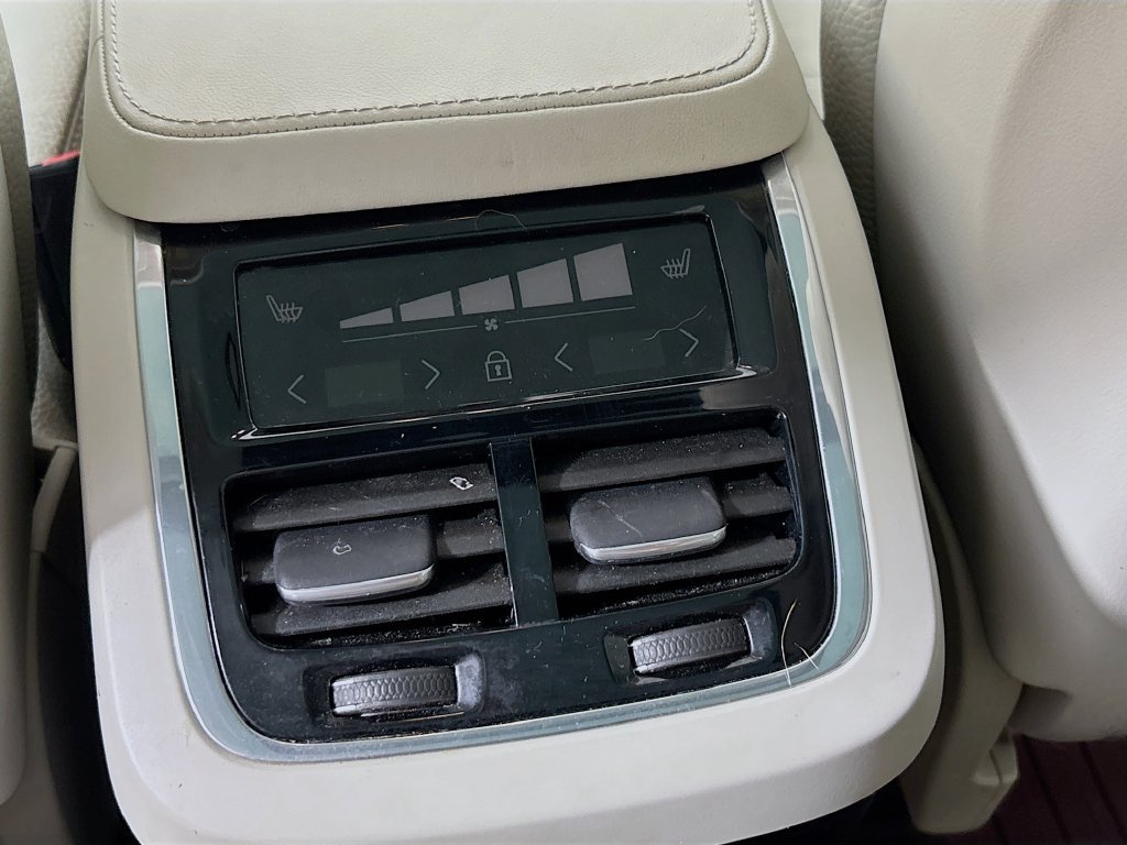 Used 2024 Volvo XC90 B6 Plus AWD/4WD image 26