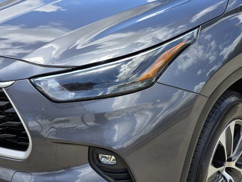Used 2023 Toyota Highlander XLE AWD/4WD image 5