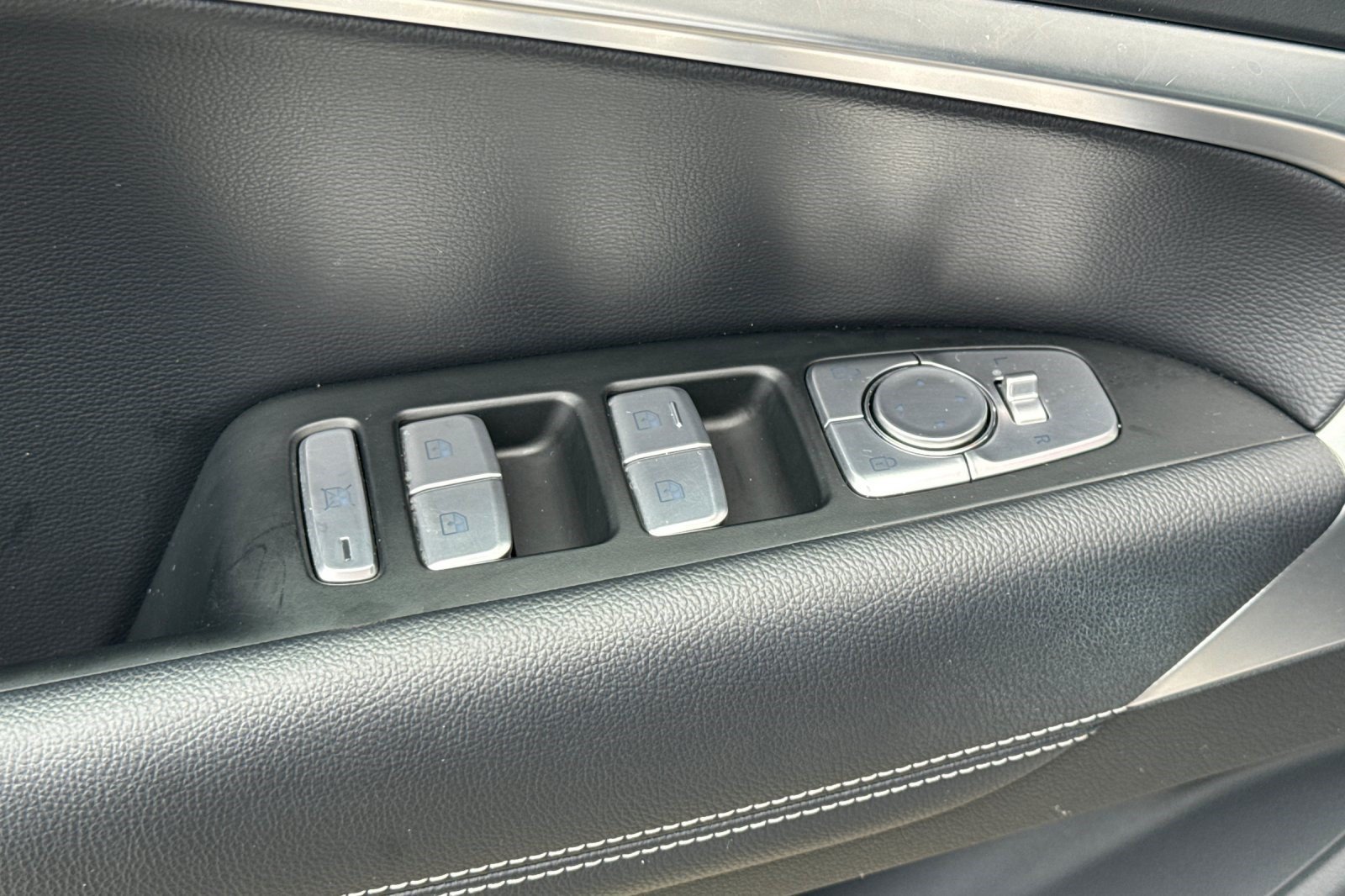 Used 2026 Genesis G70 2.5T RWD image 13