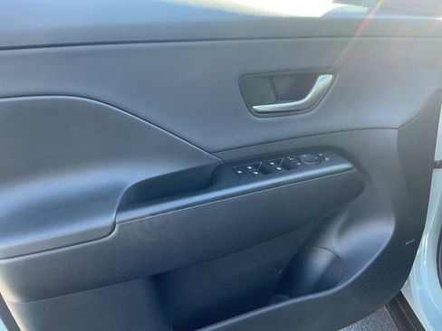 Used 2024 Hyundai Kona Limited image 9