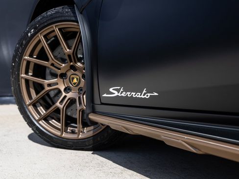 Used 2024 Lamborghini Huracan Sterrato image 17