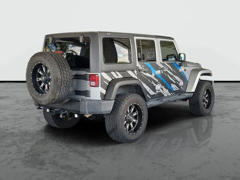 Used 2014 Jeep Wrangler Unlimited Sahara w/ Dual Top Group AWD/4WD image 2