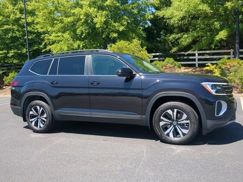 Used 2026 Volkswagen Atlas SE AWD/4WD image 2