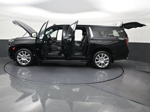 Used 2024 Chevrolet Suburban High Country AWD/4WD image 33