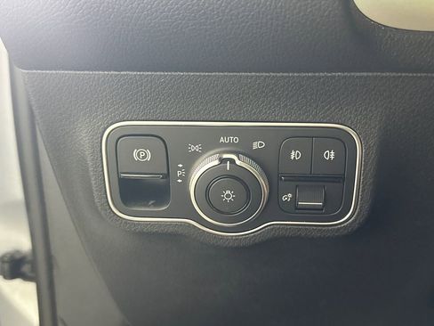 Used 2025 Mercedes-Benz GLB 250 image 8