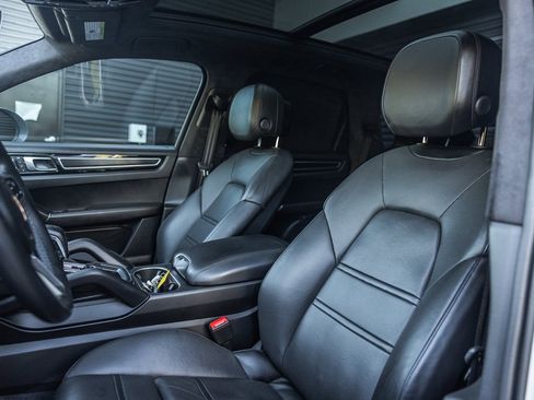 Certified 2023 Porsche Cayenne GTS image 5