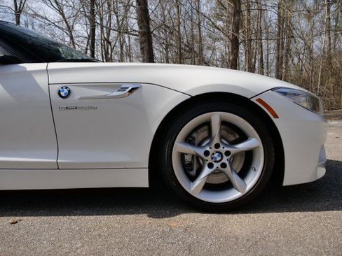 Used 2015 BMW Z4 sDrive35is image 34