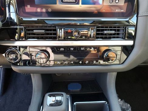 Used 2026 Nissan Pathfinder Platinum AWD/4WD image 29