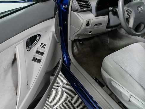 Used 2011 Toyota Camry LE image 12