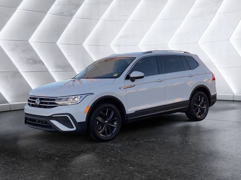 Used 2022 Volkswagen Tiguan SE image 3