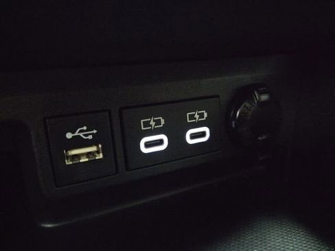 Used 2023 Toyota Highlander L image 27