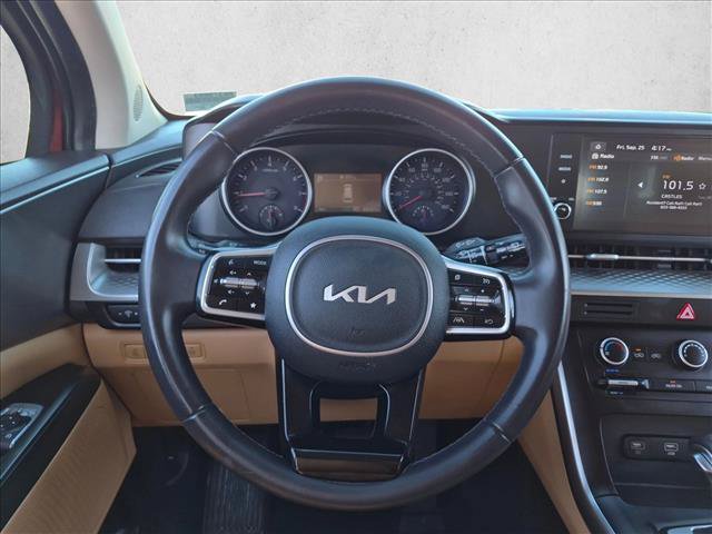 Used 2024 Kia Carnival LX FWD image 13