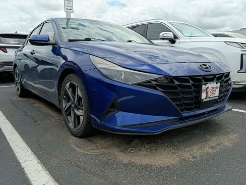 Used 2023 Hyundai Elantra SEL w/ Convenience Package image 2