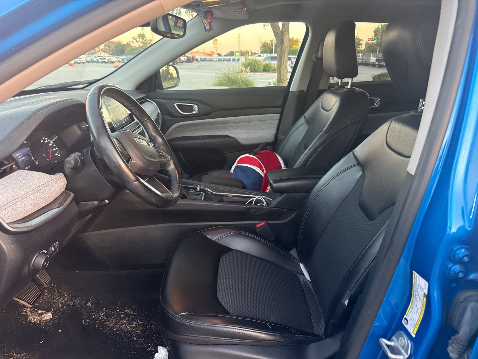 Used 2022 Jeep Compass Latitude w/ Sun and Sound Group AWD/4WD image 2