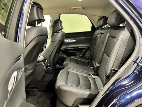 Used 2025 Genesis GV70 2.5T AWD/4WD image 20