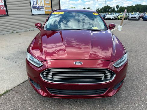 Used 2016 Ford Fusion SE w/ Equipment Group 202A FWD image 2
