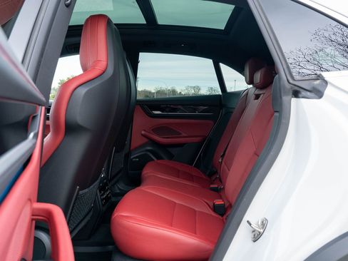 Certified 2025 Porsche Macan 4S Electric image 32