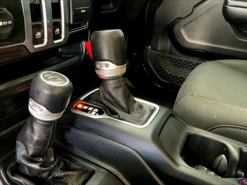 Used 2020 Jeep Wrangler Sport image 31