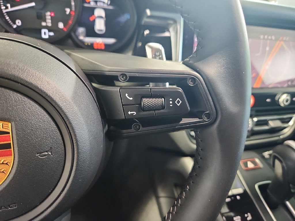 Certified 2026 Porsche Macan AWD/4WD image 22