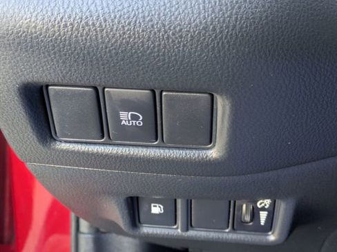 Used 2022 Toyota C-HR XLE image 21