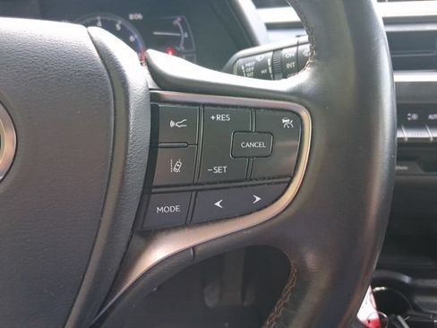 Used 2019 Lexus UX 200 w/ Accessory Package FWD image 18