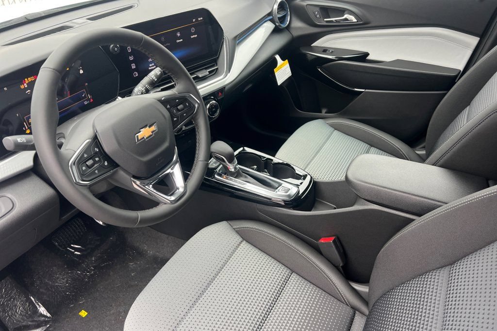 New 2026 Chevrolet Trax LT w/ Driver Confidence Package FWD image 7