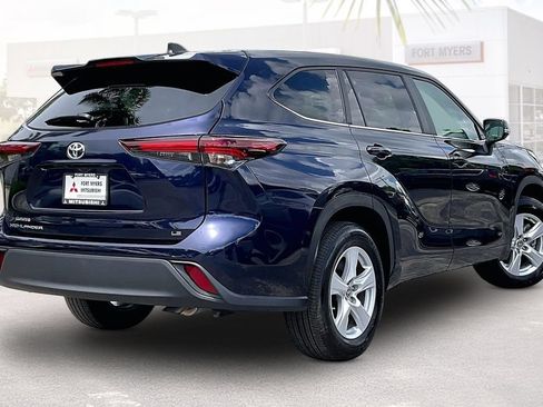Used 2025 Toyota Highlander LE FWD image 34