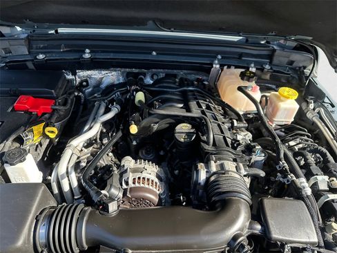 Used 2024 Jeep Gladiator Mojave w/ Convenience Group image 12