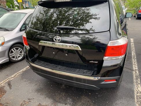 Used 2013 Toyota Highlander Plus AWD/4WD image 4