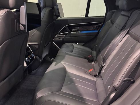 Used 2025 Land Rover Range Rover SE AWD/4WD image 25