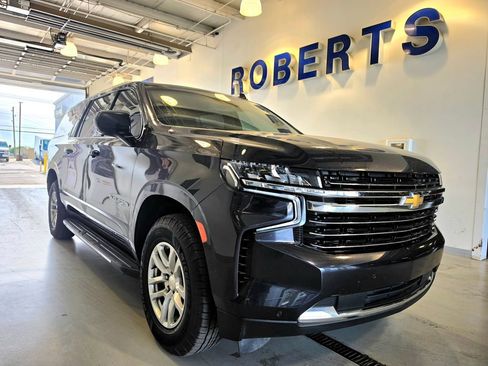 Used 2022 Chevrolet Suburban LT AWD/4WD image 2