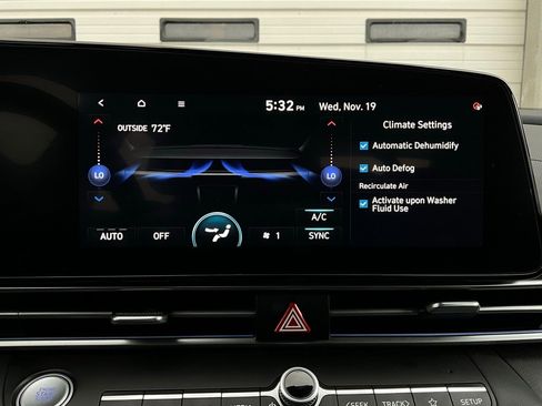 Used 2025 Hyundai Elantra SEL image 31