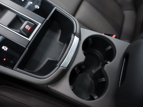 Certified 2025 Porsche Macan image 19