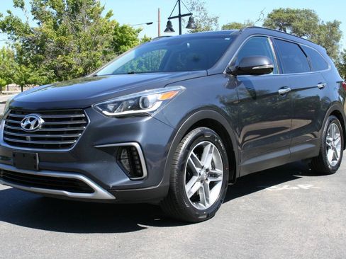 Used 2017 Hyundai Santa Fe FWD w/ Cargo Package image 9