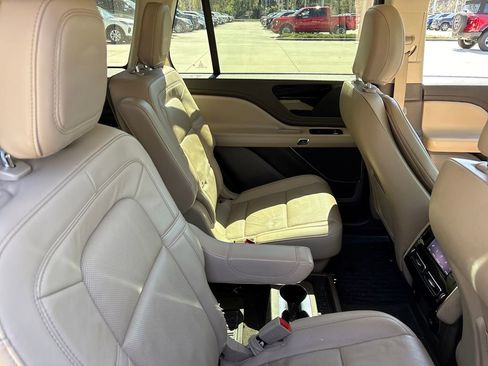 Used 2022 Lincoln Aviator Reserve w/ Elements Package Plus image 31