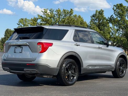 Used 2021 Ford Explorer XLT w/ Equipment Group 202A AWD/4WD image 3