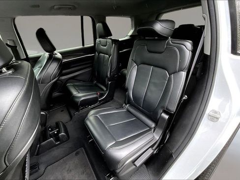 Used 2023 Jeep Grand Cherokee L Limited w/ Black Appearance Package AWD/4WD image 22