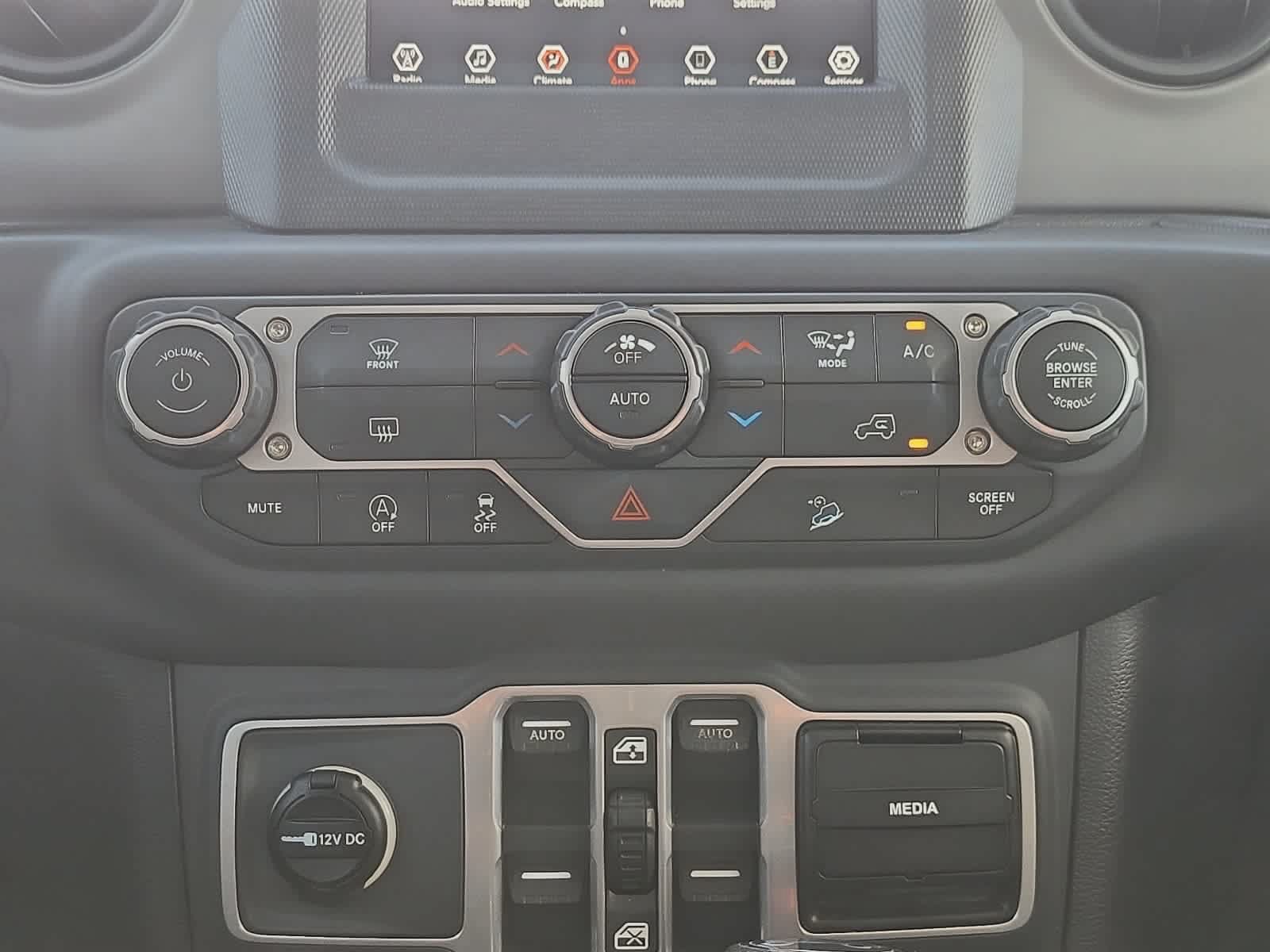 Used 2018 Jeep Wrangler Unlimited Sport S AWD/4WD image 19