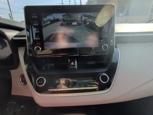 Used 2020 Toyota Corolla LE FWD image 18