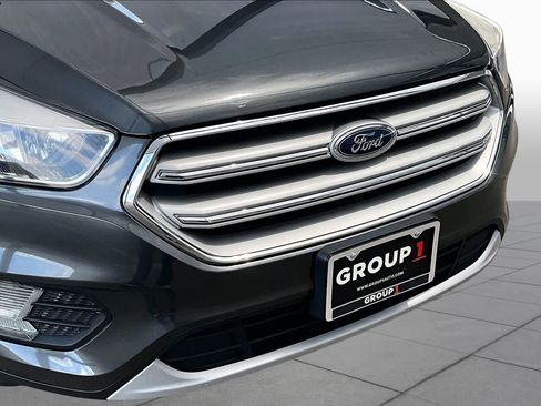 Used 2018 Ford Escape SE w/ SE Sync 3 Package AWD/4WD image 29