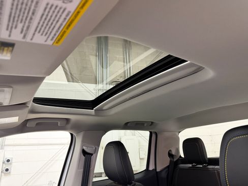 Used 2025 Ford Maverick Lobo image 26