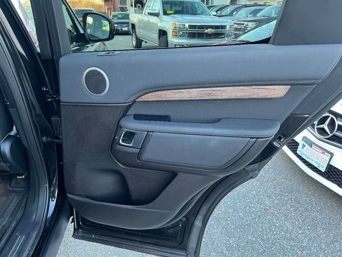 Used 2017 Land Rover Discovery HSE AWD/4WD image 16