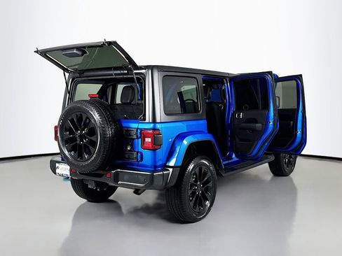 Used 2023 Jeep Wrangler Unlimited Sahara w/ Cold Weather Group AWD/4WD image 26